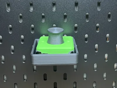 The loaded holder head-on on the pegboard