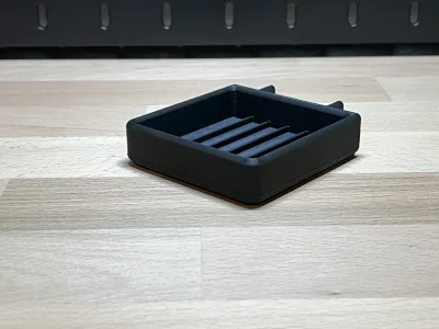 The empty holder from the front, the ribs in the shelf surface visible