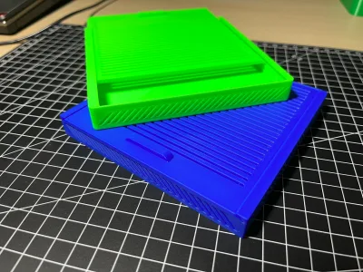 Green and blue box stacked on the cutting mat, both with ribbed lid and slanted side wall